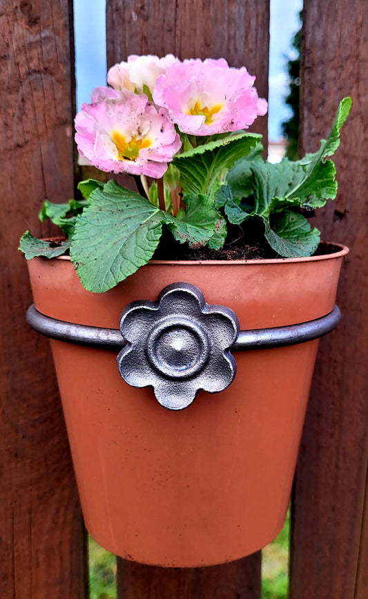 Rusty Daisy Wall Mounted Pot Holder