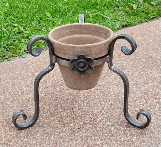 Rusty Daisy Plant Pot Stand